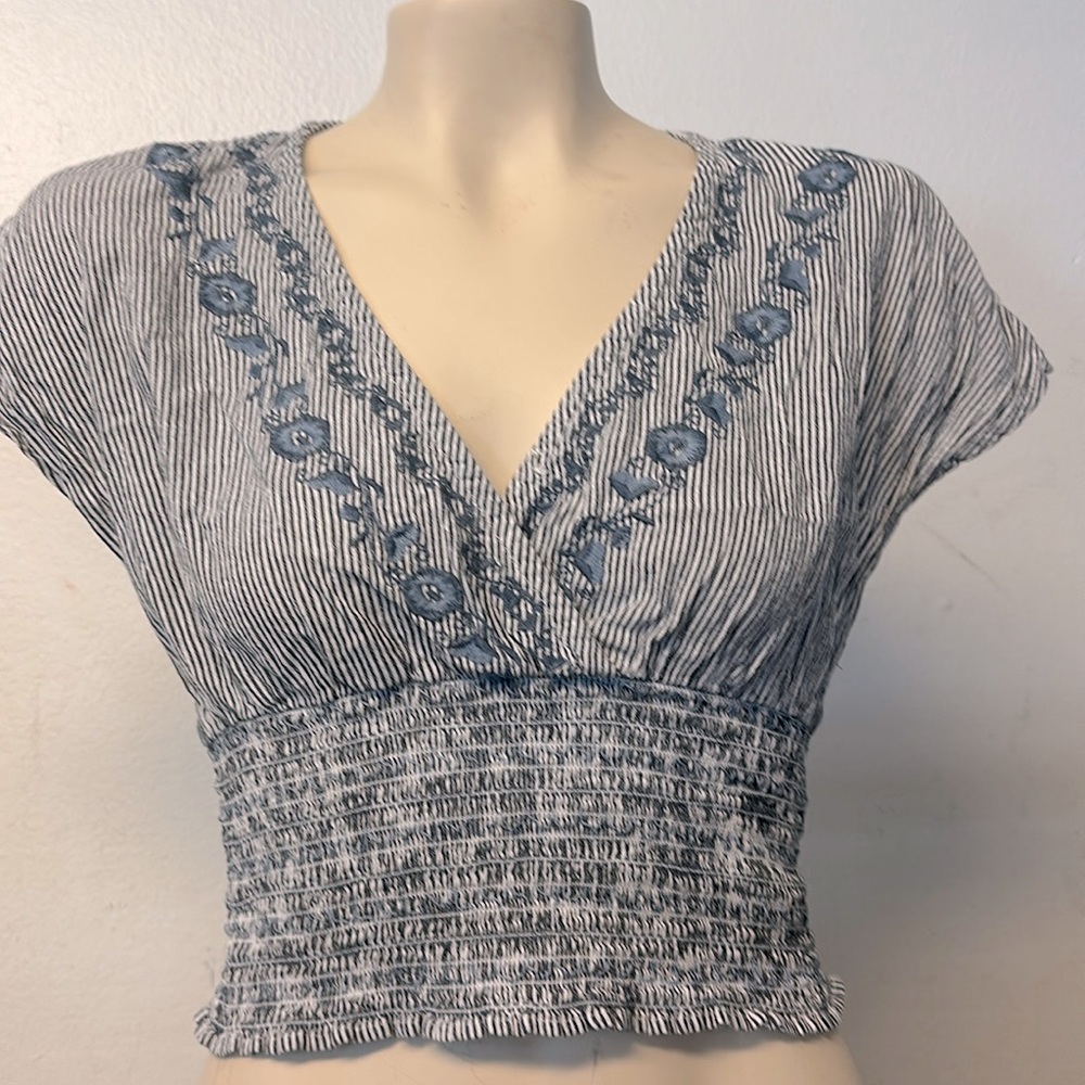 Abercrombie & Fitch embroidered top XS